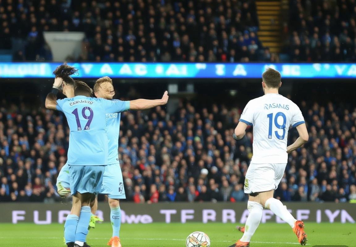 英超焦点对决：桑德兰伯恩茅斯保级战与曼城vs利兹联强弱对话赛果预测及投注建议